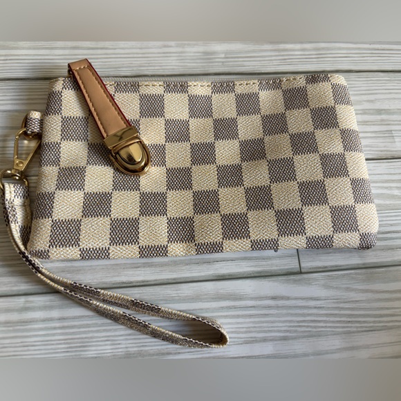Checkered Wristlet Clutch - Picture 1 of 4